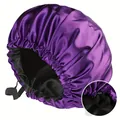 Detalle de la correa elástica ajustable y hebilla de cordón en el gorro de satén púrpura - Púrpura/Negro