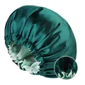 Detalle de gorro de dormir de satén verde oscuro con cordón ajustable y banda elástica - Verde Oscuro/Azul Lago