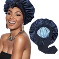Detalle del gorro de satén de doble capa con textura suave y cintas largas para atar - Talla única / Azul Marino y Azul Claro