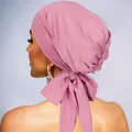 Détails de l'arrière du turban rose avec plis délicats et tissu élastique de haute qualité - Vieux Rose