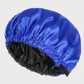 Détail du bonnet de nuit réglable en satin double couche bleu roi avec doublure noire - Bleu Royal + Noir