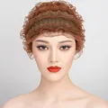 Primer plano detallado de un turbante de encaje marrón con hilos dorados y bordados - Talla única / Caqui