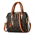 Bolso tote grande de moda con estampado de letras DIALD y herrajes dorados en café y naranja - Amarillo Tierra