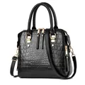 Elegante borsa tote nera con stampa coccodrillo, finiture dorate e tracolla rimovibile - Nero