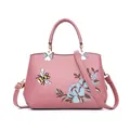 Borsa rosa in ecopelle con ricami di api e fiori e dettagli metallici a quadrifoglio d'oro - Stile 1 (Ricamo Margherita e Ape) / Rosa Polvere