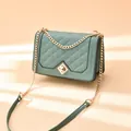 Sac bandoulière vert Morandi matelassé avec motifs losanges et chaîne dorée - Vert matcha
