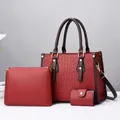 Juego de 3 bolsos rojos de cuero sintético con diseño de cocodrilo y herrajes dorados - Rojo