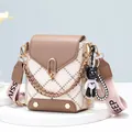 Schicke gesteppte Handytasche in Creme mit braunen Akzenten und breitem Schultergurt - Khaki & Weiß Patchwork / Khaki