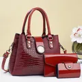 Detailed set of three dark red faux crocodile embossed tote, clutch and wallet bags - 28/13/21cm / Red