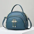 Sac bandoulière bleu brume en cuir litchi avec décor flamant rose doré élégant - Bleu