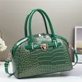 Borsa a mano verde scuro con goffratura a coccodrillo e dettagli in metallo dorato - Verde