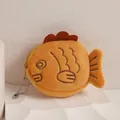 Detailansicht der Taiyaki-Plüschbörse mit weicher Textur und goldenem Reißverschluss - Taiyaki-Form / Orange