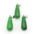 Set di tre ciondoli in pietra naturale verde a forma di goccia con chiusure in argento - A forma di goccia / calcedonio verde