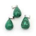 Pendentif en pierre de malachite verte en forme de goutte avec bélière métallique - Malachite