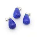 Trois pendentifs en pierre naturelle bleu foncé en forme de larme avec fermoirs argentés - Calcédoine Bleue