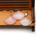 Drie rozenkwarts waaiervormige hangers met zilveren metalen sluitingen voor sieraden - Rozenkwarts