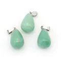Trois pendentifs en pierre naturelle vert clair en forme de goutte et fermoirs argentés - Aventurine Verte