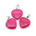 Tre ciondoli a cuore in agata magenta con ganci in metallo argentato - Piccolo / Calcedonio Rosa Rosso