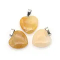 Pendente a cuore in pietra naturale gialla con gancio in metallo color argento - Piccolo / Topazio
