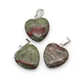 Pendenti a cuore in pietra naturale con venature verdi e rosse e chiusure in metallo - 16x18mm, 3g / Pendant Only (Without Chain) / Pietra Sangue di Drago