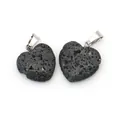 Set di due ciondoli a cuore in pietra lavica nera con ganci in metallo argentato - 16x18mm, 3g / Pendant Only (Without Chain) / Roccia vulcanica