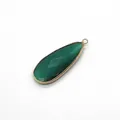 Pendente a goccia in pietra occhio di gatto verde sfaccettata con bordo dorato - 18x47mm / Verde Chiaro
