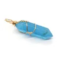 Zeshoekige blauwe kristallen hanger omwikkeld met een elegante gouden draad - Aquamarijn Met Gouddraad