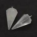 Lot de deux pendentifs hexagonaux en cristal blanc translucide avec des fermoirs argentés - Cristal blanc