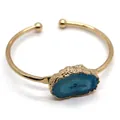 Brazalete abierto dorado con piedra de ágata azul natural y bordes dorados irregulares - Estilo Abierto Ajustable (C) / Azul