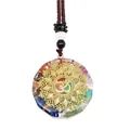 Nahaufnahme des Orgon-Anhängers mit bunten Natursteinen und goldenem Om-Mandala-Symbol - Om-Symbol-Stil (3-1)