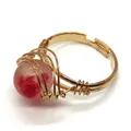 Bague en fil métallique avec perle de jaspe rose tachetée et finition dorée - Quartz Pastèque