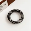 Elastic checkered hair scrunchie with a black and white spiral knit pattern - Fine Twill