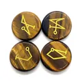 Set di 4 pietre naturali occhio di tigre con simboli sigillo dorati incisi - 25 Mm Di Spessore 5 Mm / Occhio di tigre