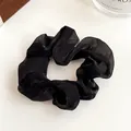 Chouchou élégant en organza noir à texture translucide pour une queue de cheval chic - Noir