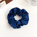 Chouchou en satin bleu marine avec strass argentés pour queues de cheval élastiques - Bleu