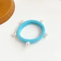Élastique cheveux bleu ciel avec cinq perles blanches pour queue de cheval - Bleu