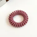 Élastique cheveux torsadé rose poudré mat avec design en spirale souple - Vieux rose