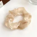 Chouchou élégant en organza champagne avec éclat nacré et texture plissée délicate - Café Clair
