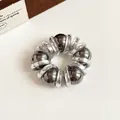 Coletero en espiral con cuentas gris metalizado para coleta elegante de alta elasticidad - Plateado