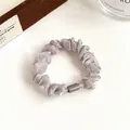 Chouchou en satin gris avec boucle décorative pour coiffures de queue de cheval chic - Gris