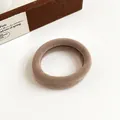Élastique à cheveux épais sans couture marron terre à haute élasticité et texture tricotée - Café Clair