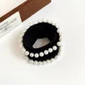 Coletero elástico de tela negra con doble fila de perlas blancas para peinados - Negro