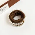 Coletero elástico de tela marrón estilo francés con elegante adorno de perlas blancas - Marrón