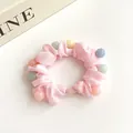 Roze haarelastiekje met gekleurde kralen voor een stijlvolle paardenstaart look - Roze