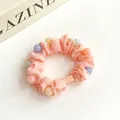 Chouchou rose pastel avec perles macaron colorées et tissu doux plissé - Bourgeon de Neige
