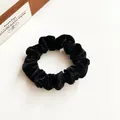Klassieke zwarte fluwelen haarelastiek met elegante geplooide textuur en elastische rek - Zwart