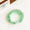 Elastico scrunchie in chiffon verde menta con bordo dorato e perla decorativa - Verde
