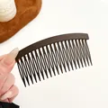 Peigne à cheveux marron foncé mat pour femmes avec dents fines pour coiffer et fixer - Marron