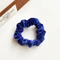 Elastische fluwelen scrunchie in kobaltblauw ribfluweel voor paardenstaartkapsels - Klein Blauw
