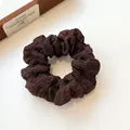 Chouchou français marron foncé avec texture en tissu doux et haute élasticité - Café Foncé